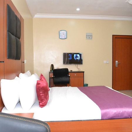 Limoh Suites Benin City Exterior foto